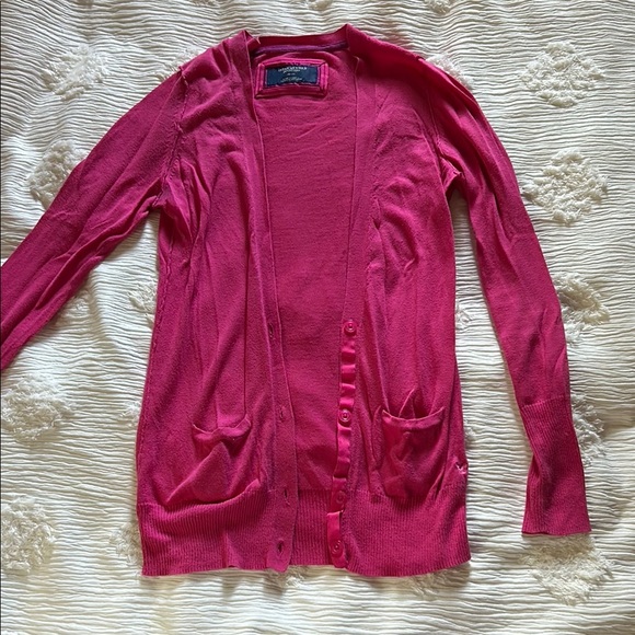 Rare Vintage American Eagle Outfitters Y2K bright magenta cardigan has pockets